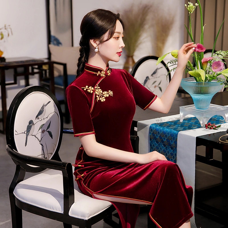 ワンピースドレスドレス2025ロングチョンサムヤングベルベットセクシーな気質シングルレイヤードレス改善バージョンチョンサム女性 ワンピースドレスドレス2025ロングチョンサムヤングベルベットセクシーな気質シングルレイヤードレス改善バージョンチョンサム女性