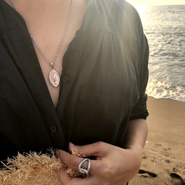 ペアネックレス ペアハワイアンジュエリー マリア スクロール 金属アレルギー対応 サージカル