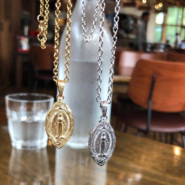 ペアネックレス ペアハワイアンジュエリー マリア スクロール 金属アレルギー対応 サージカル