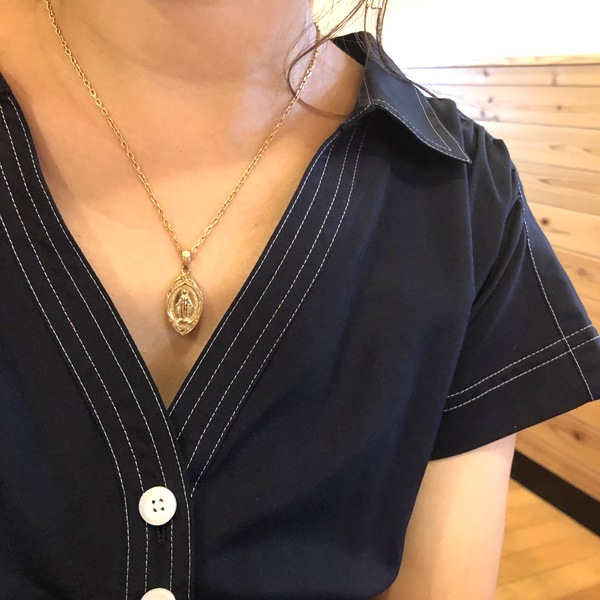 ペアネックレス ペアハワイアンジュエリー マリア スクロール 金属アレルギー対応 サージカル