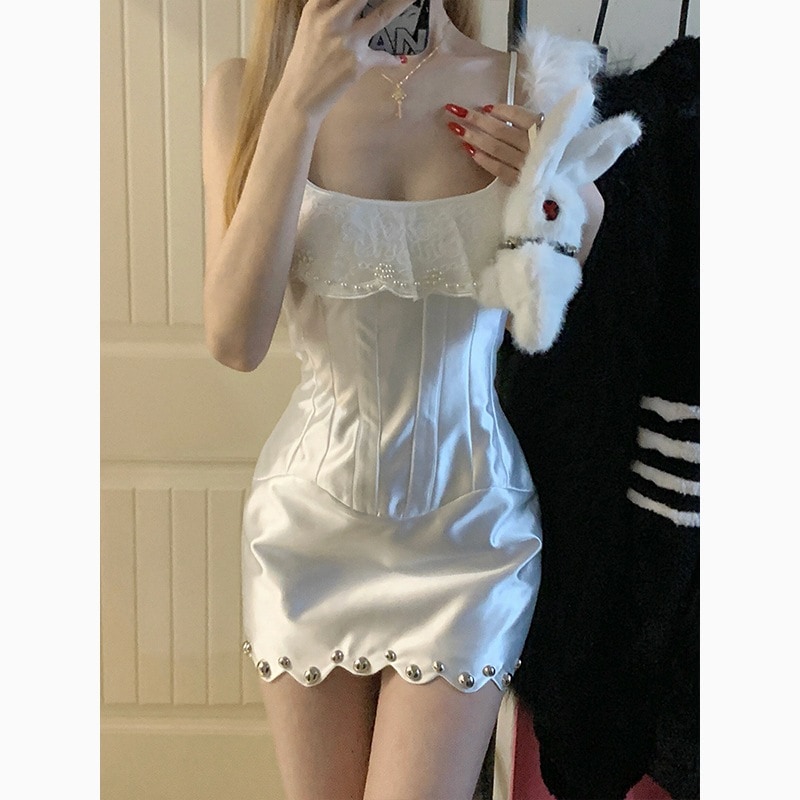 熱い女の子のための白いレースのサテンストラップの重いドレス夏のウエストセクシーなスリムヒップハグ誕生日スカート