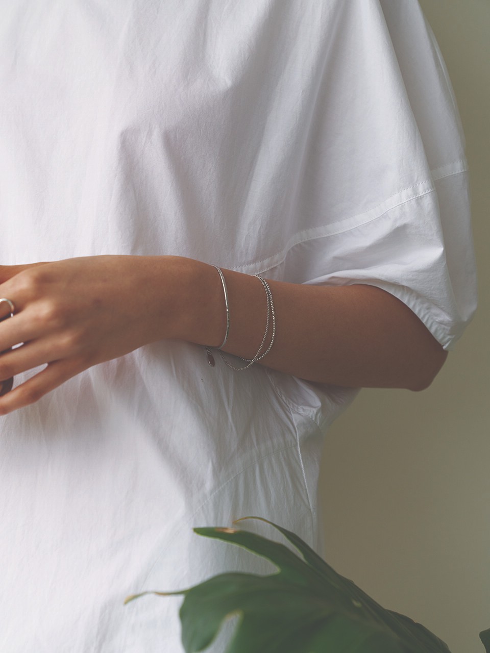 【A BIT MOR】layer chain bracelet ★BTS V着用 ブレイスレット A BIT MOR(アビットモア) - 海外通販のBUYMA