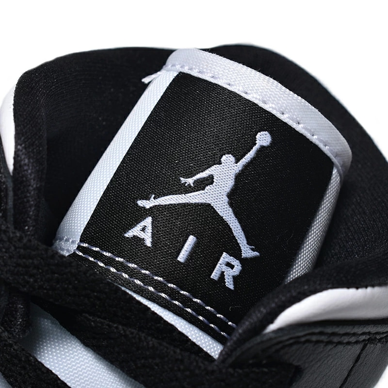 NIKE WMNS AIR JORDAN 1 MID 