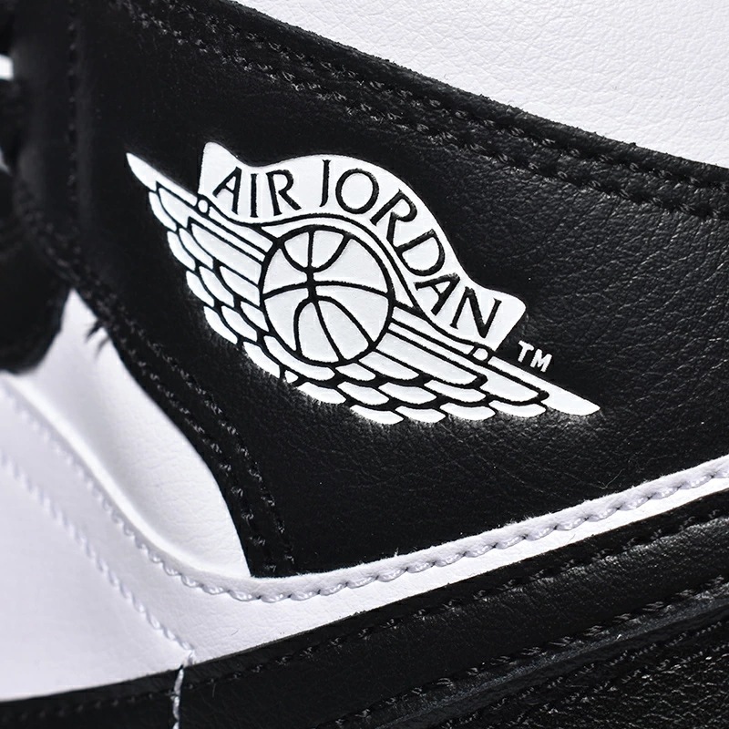 NIKE WMNS AIR JORDAN 1 MID 