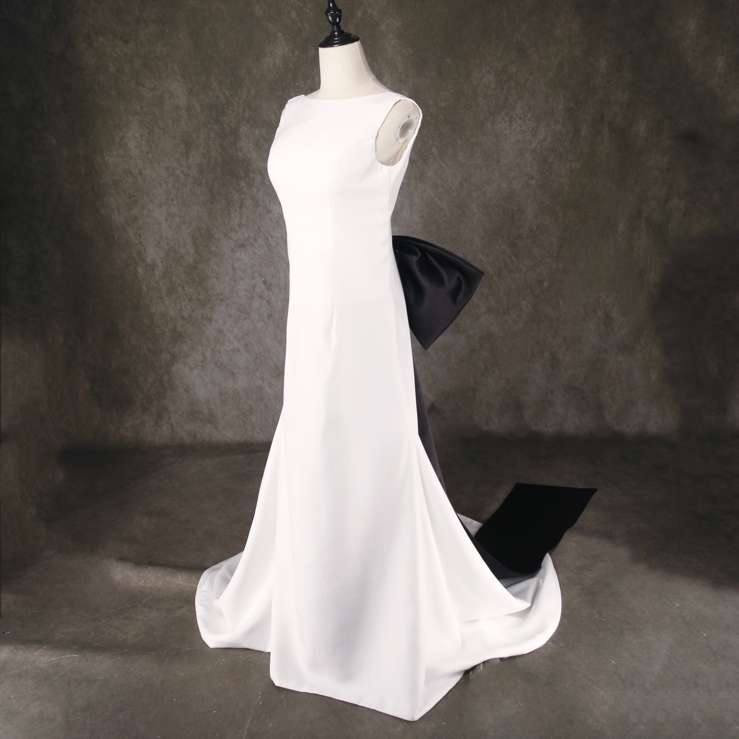 パーティードレス ふっくら柔らかなバックリボン ソフトマーメイドライン ノースリーブ バックレス