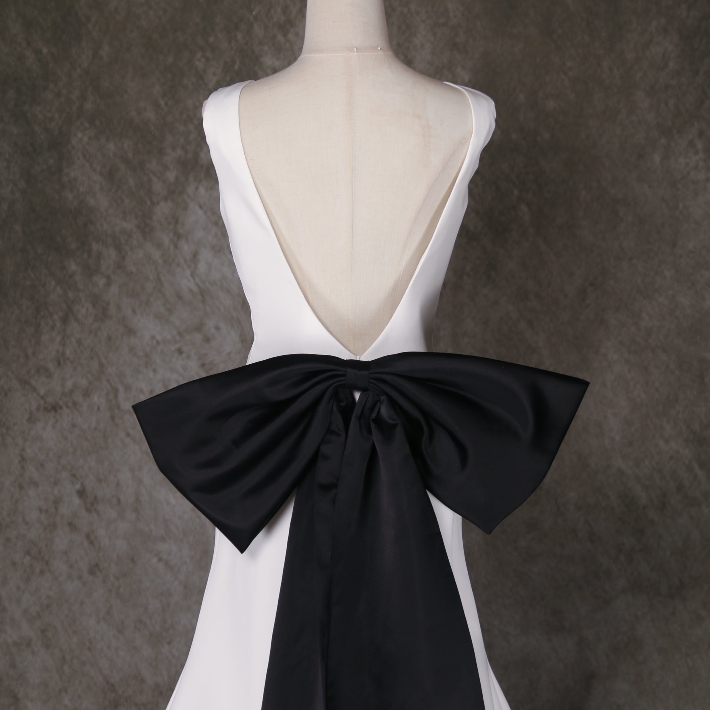 パーティードレス ふっくら柔らかなバックリボン ソフトマーメイドライン ノースリーブ バックレス