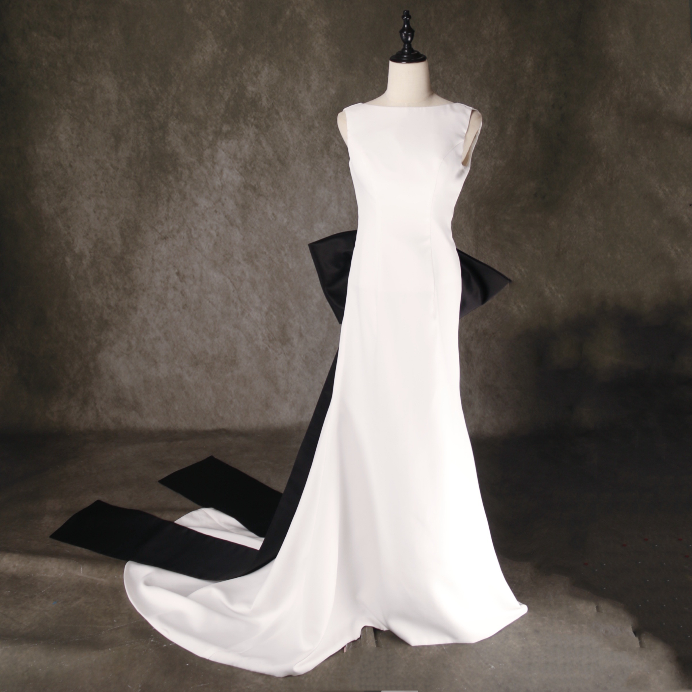 パーティードレス ふっくら柔らかなバックリボン ソフトマーメイドライン ノースリーブ バックレス