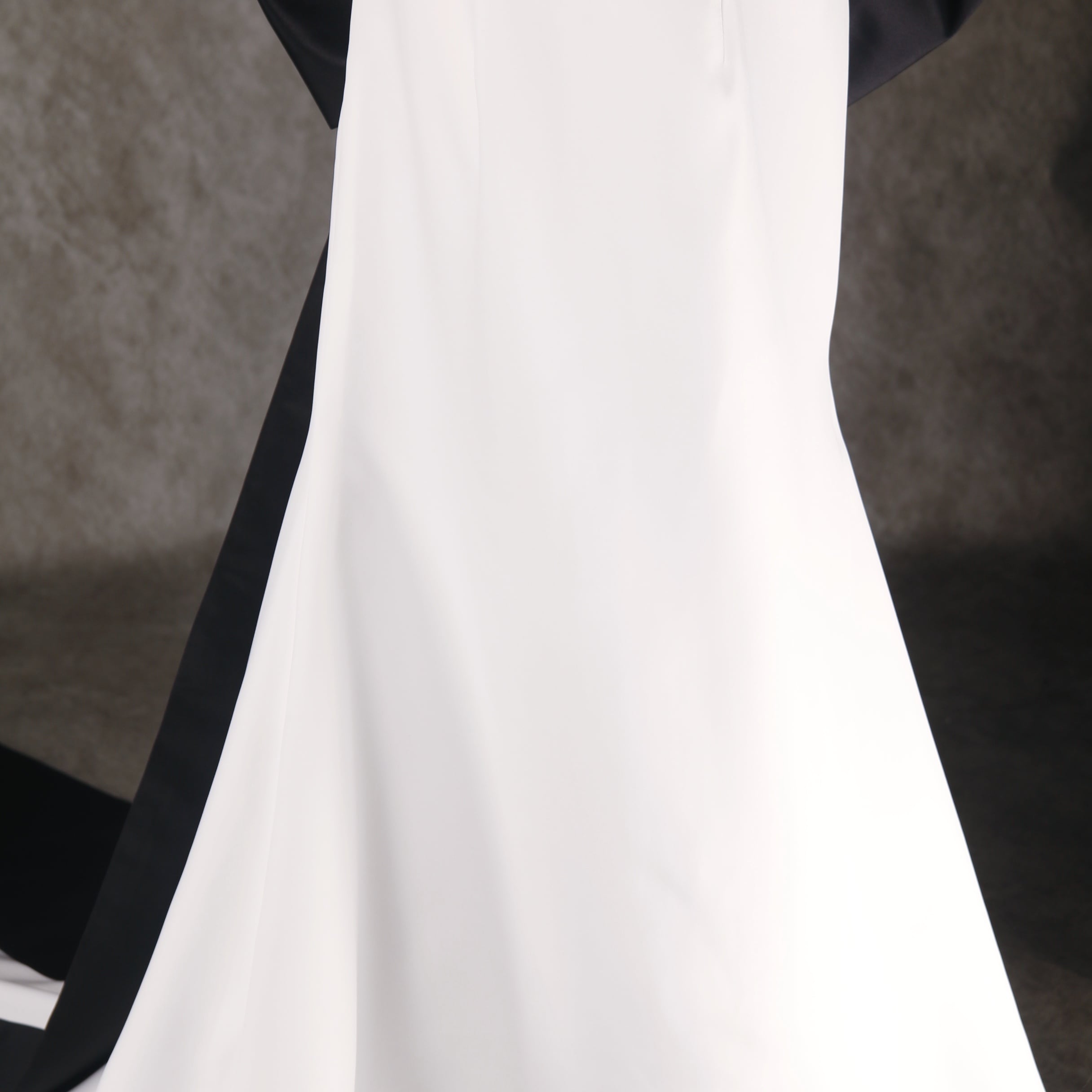 パーティードレス ふっくら柔らかなバックリボン ソフトマーメイドライン ノースリーブ バックレス