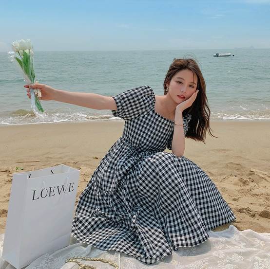 レディース ワンピース ギンガムチェック ティアード ミモレ丈 ロング丈 膝下 半袖 パフスリーブ スクエアネック フレア デコルテ見せ 体型 カバー かわいい 大人可愛い シンプル カジュアル おし レディース ワンピース ギンガムチェック ティアード ミモレ丈 ロング丈 膝下 半袖 パフスリーブ スクエアネック フレア デコルテ見せ 体型 カバー かわいい 大人可愛い シンプル カジュアル おし