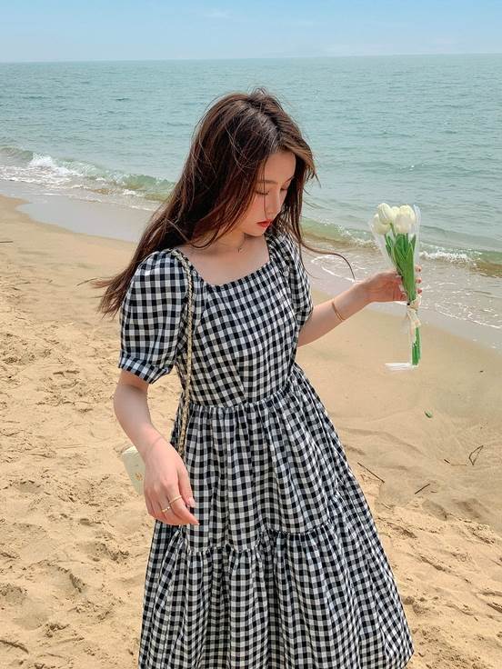 レディース ワンピース ギンガムチェック ティアード ミモレ丈 ロング丈 膝下 半袖 パフスリーブ スクエアネック フレア デコルテ見せ 体型 カバー かわいい 大人可愛い シンプル カジュアル おし レディース ワンピース ギンガムチェック ティアード ミモレ丈 ロング丈 膝下 半袖 パフスリーブ スクエアネック フレア デコルテ見せ 体型 カバー かわいい 大人可愛い シンプル カジュアル おし