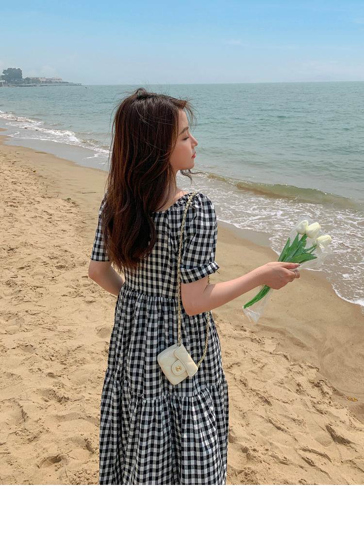 レディース ワンピース ギンガムチェック ティアード ミモレ丈 ロング丈 膝下 半袖 パフスリーブ スクエアネック フレア デコルテ見せ 体型 カバー かわいい 大人可愛い シンプル カジュアル おし レディース ワンピース ギンガムチェック ティアード ミモレ丈 ロング丈 膝下 半袖 パフスリーブ スクエアネック フレア デコルテ見せ 体型 カバー かわいい 大人可愛い シンプル カジュアル おし