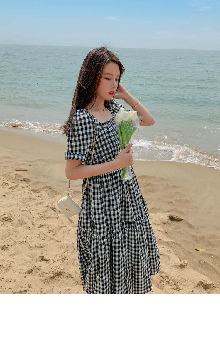 レディース ワンピース ギンガムチェック ティアード ミモレ丈 ロング丈 膝下 半袖 パフスリーブ スクエアネック フレア デコルテ見せ 体型 カバー かわいい 大人可愛い シンプル カジュアル おし レディース ワンピース ギンガムチェック ティアード ミモレ丈 ロング丈 膝下 半袖 パフスリーブ スクエアネック フレア デコルテ見せ 体型 カバー かわいい 大人可愛い シンプル カジュアル おし