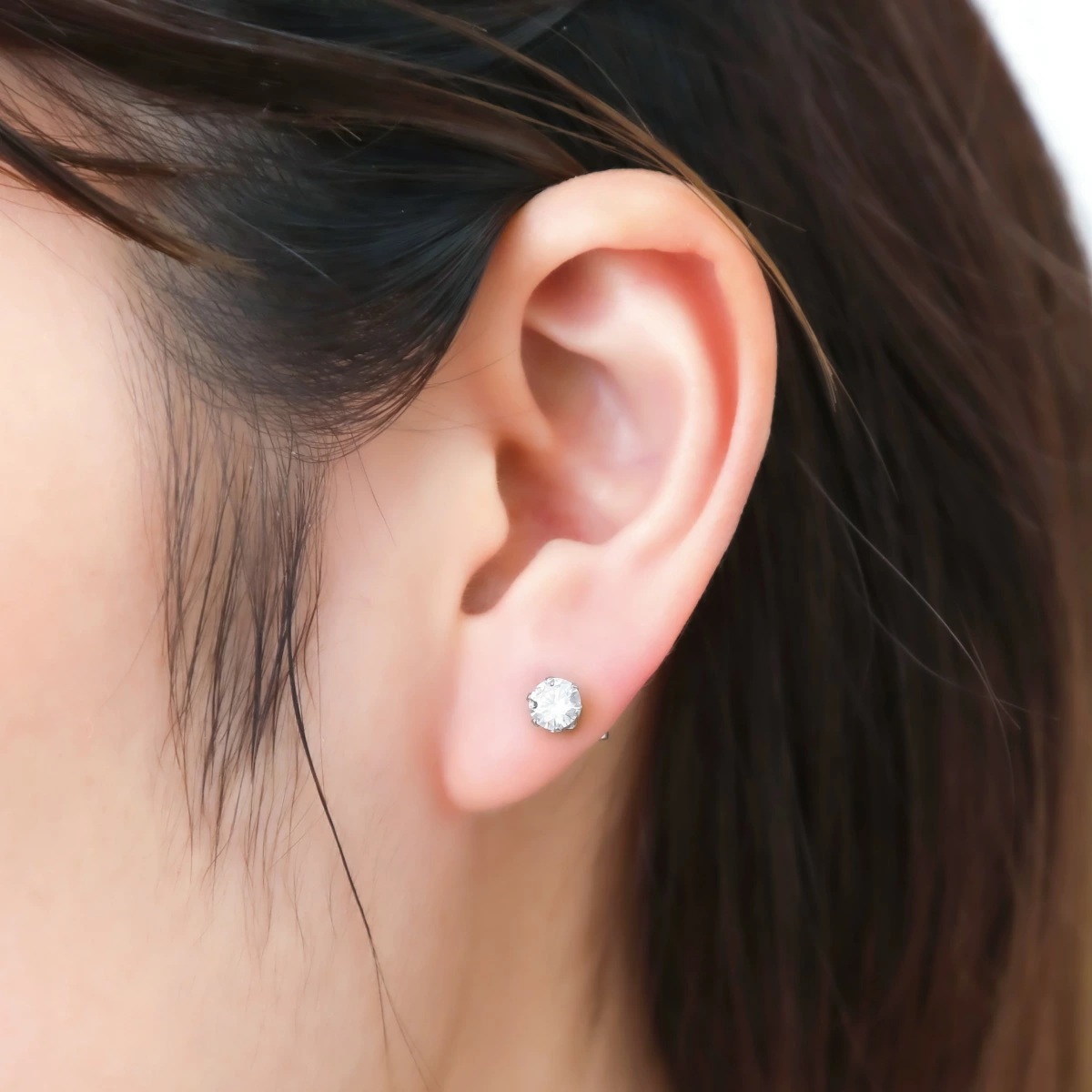 ピアス レディース 両耳用 サージカルステンレス製 モアサナイト 5mm ワンストーン 一石