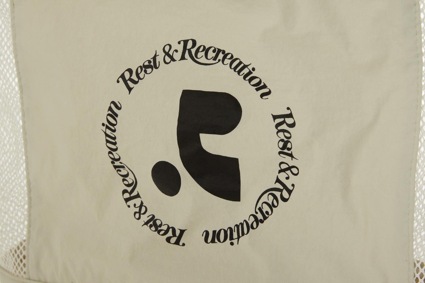 【REST & RECREATION】 LOGO MESH BACKPACK : BEIGE 【REST & RECREATION】 LOGO MESH BACKPACK : BEIGE