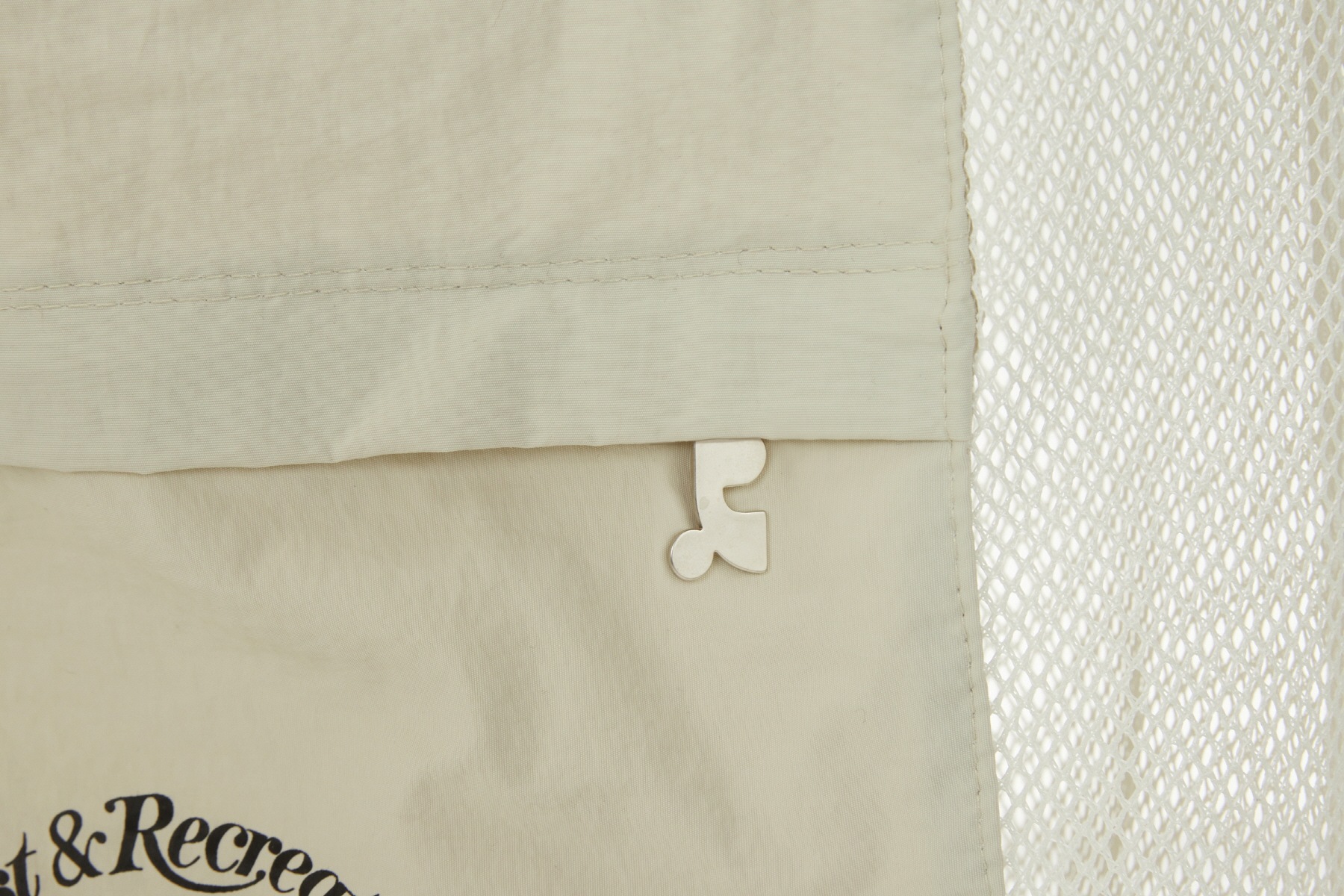 【REST & RECREATION】 LOGO MESH BACKPACK : BEIGE 【REST & RECREATION】 LOGO MESH BACKPACK : BEIGE