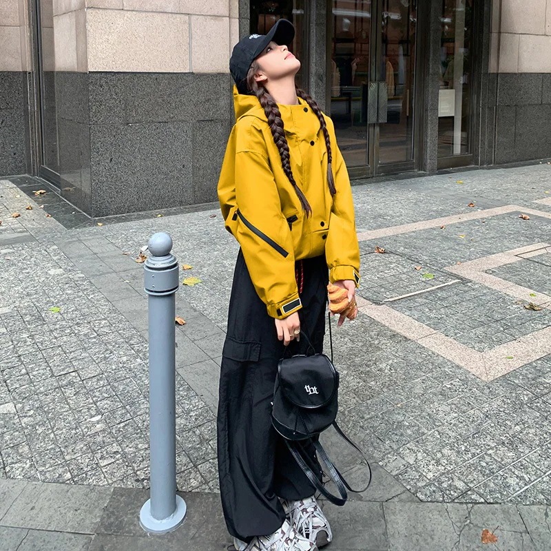 韓国カジュアルエイジングショートセクションフード付きラッシュジャケットジャケット女性2024秋の新しいシニアの感覚小さなサイズのトップス 韓国カジュアルエイジングショートセクションフード付きラッシュジャケットジャケット女性2024秋の新しいシニアの感覚小さなサイズのトップス