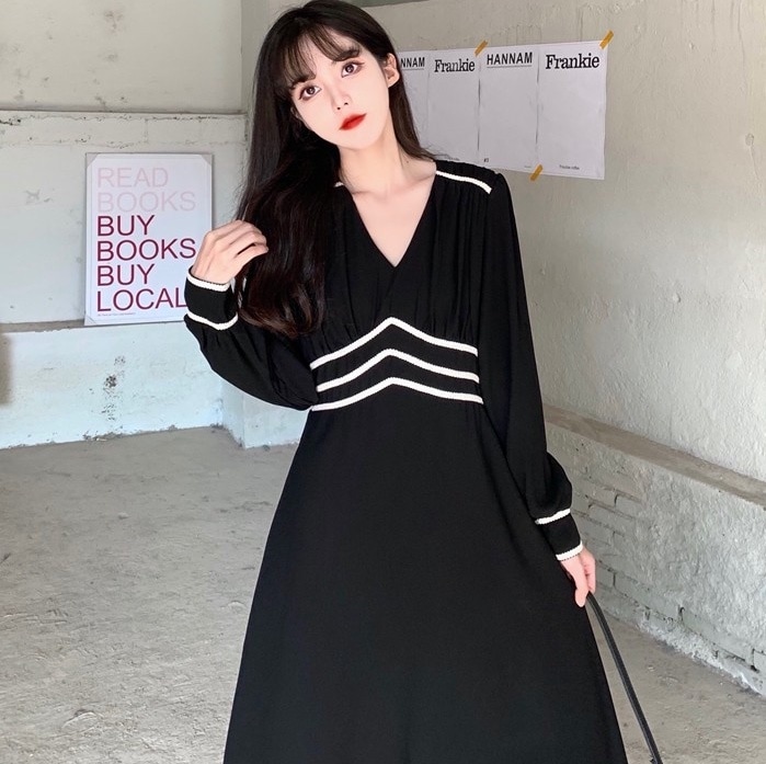 ワンピース フレアワンピース ミモレ ミモレ丈 ロング ロング丈 長袖 Vネック フレア Aライン ハイウエスト かわいい 大人可愛い おしゃれ お洒落 レトロ ラブリー キュート ガーリー 無地 春