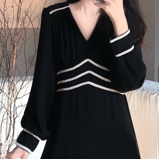 ワンピース フレアワンピース ミモレ ミモレ丈 ロング ロング丈 長袖 Vネック フレア Aライン ハイウエスト かわいい 大人可愛い おしゃれ お洒落 レトロ ラブリー キュート ガーリー 無地 春