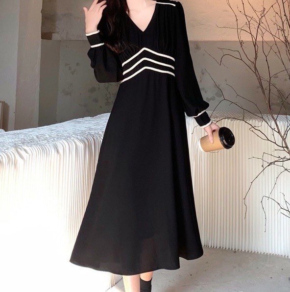 ワンピース フレアワンピース ミモレ ミモレ丈 ロング ロング丈 長袖 Vネック フレア Aライン ハイウエスト かわいい 大人可愛い おしゃれ お洒落 レトロ ラブリー キュート ガーリー 無地 春