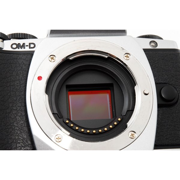 【中古】オリンパス OLYMPUS OM-D E-M10 シルバー レンズセット 美品 SDカード付き 【中古】オリンパス OLYMPUS OM-D E-M10 シルバー レンズセット 美品 SDカード付き