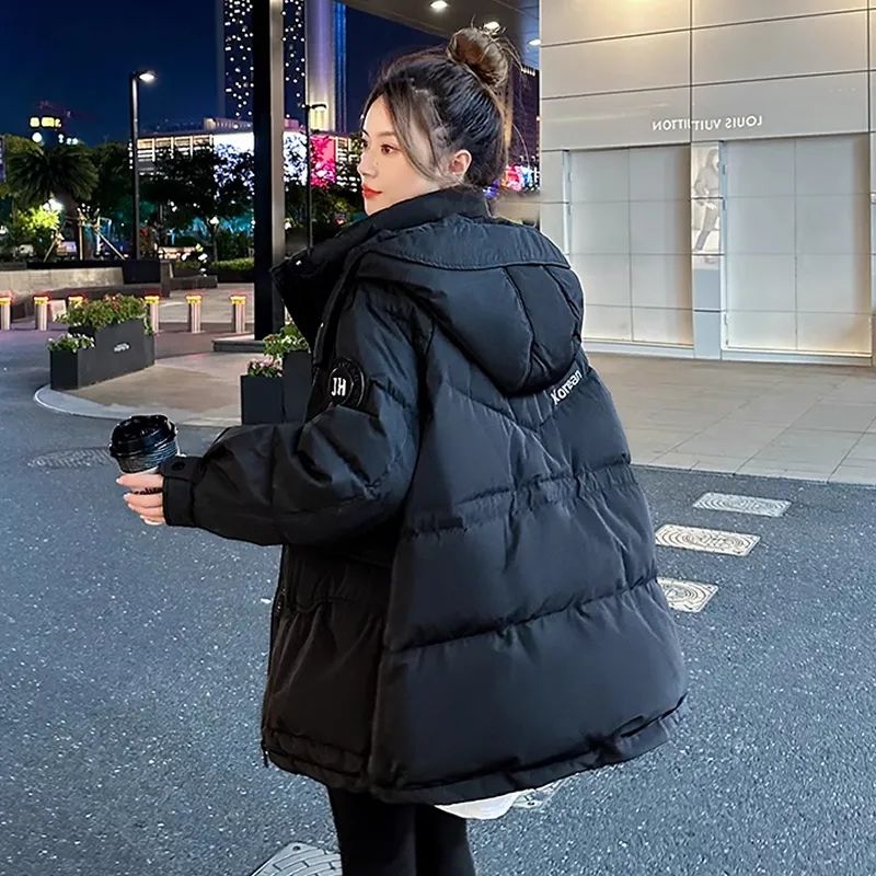 ダウン綿服女性2024年冬の新型ファッションゆるい中長タイプウエストフード付き綿服フード付きコートブーム ダウン綿服女性2024年冬の新型ファッションゆるい中長タイプウエストフード付き綿服フード付きコートブーム