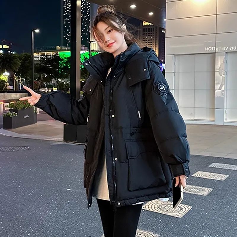 ダウン綿服女性2024年冬の新型ファッションゆるい中長タイプウエストフード付き綿服フード付きコートブーム ダウン綿服女性2024年冬の新型ファッションゆるい中長タイプウエストフード付き綿服フード付きコートブーム