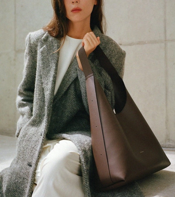 Qoo10 LECC PROJECT LOG BIG HOBO BAG 飾りな