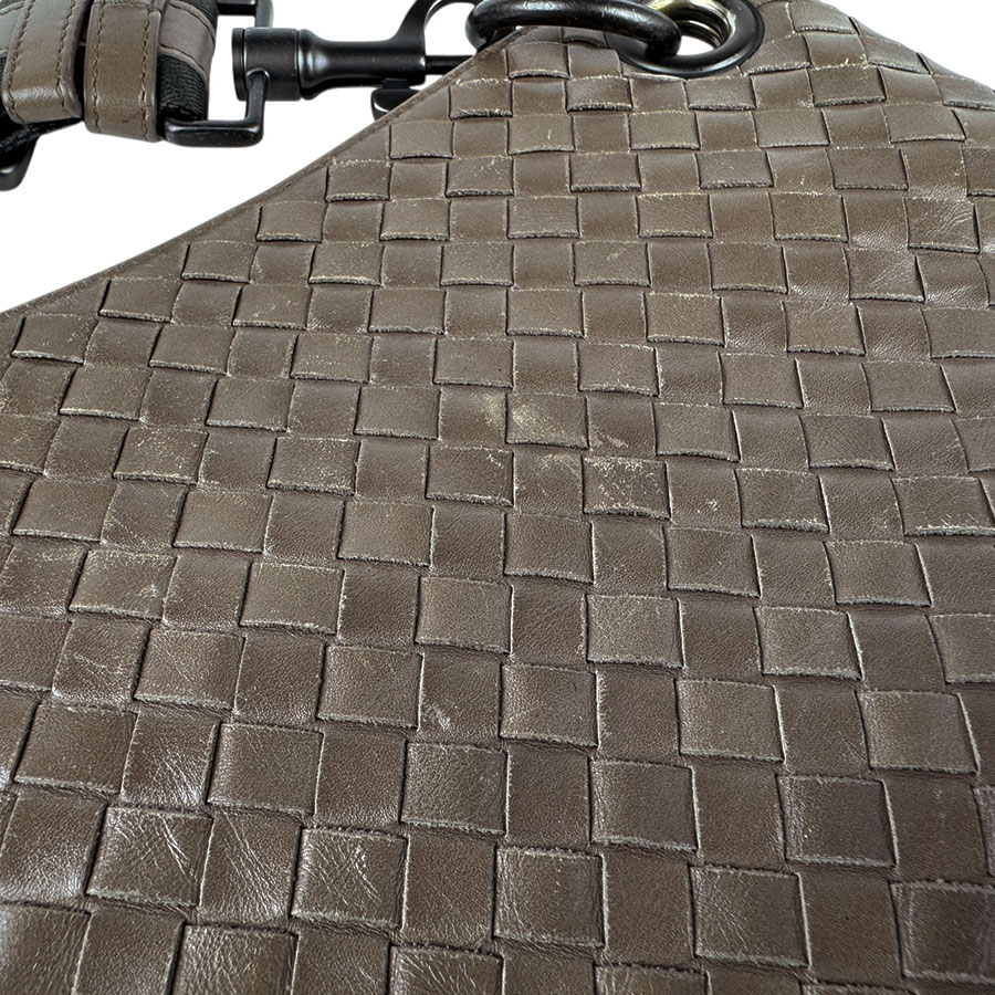 ボッテガヴェネタ BOTTEGAVENETA 斜め掛けショルダーバッグ イントレチャート レザー/キャンバス ブラウン/グレー メンズ z4905