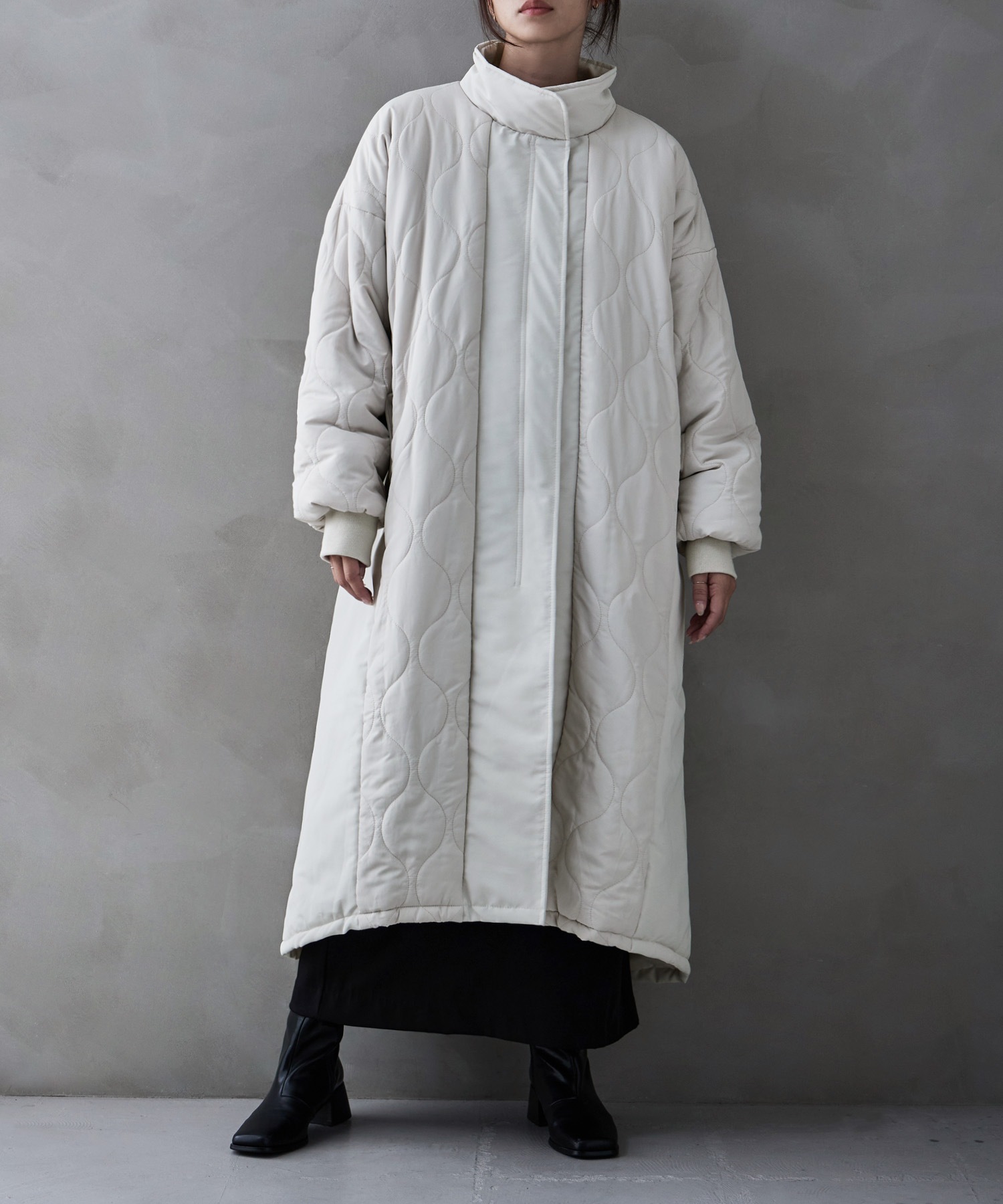 キルティング切替オフラインロングコート アウター コート ジャケット ロング キルティング 中綿 ビッグシルエット ハイネック スタンドネック ラウンドヘム Aライン オーバーサイズ ダウン風 キルティング切替オフラインロングコート アウター コート ジャケット ロング キルティング 中綿 ビッグシルエット ハイネック スタンドネック ラウンドヘム Aライン オーバーサイズ ダウン風