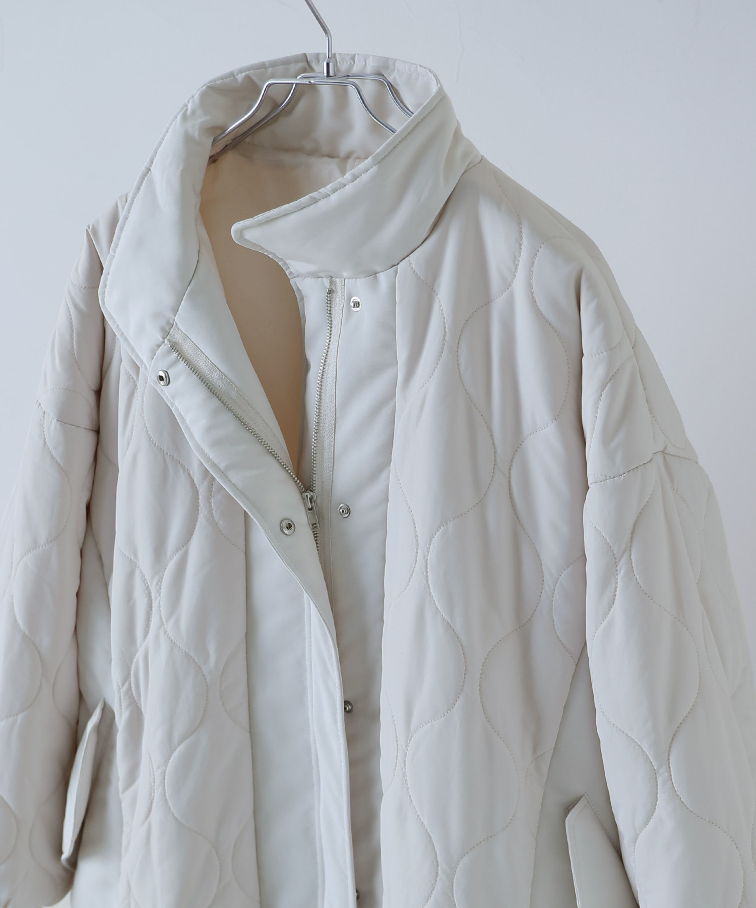 キルティング切替オフラインロングコート アウター コート ジャケット ロング キルティング 中綿 ビッグシルエット ハイネック スタンドネック ラウンドヘム Aライン オーバーサイズ ダウン風 キルティング切替オフラインロングコート アウター コート ジャケット ロング キルティング 中綿 ビッグシルエット ハイネック スタンドネック ラウンドヘム Aライン オーバーサイズ ダウン風