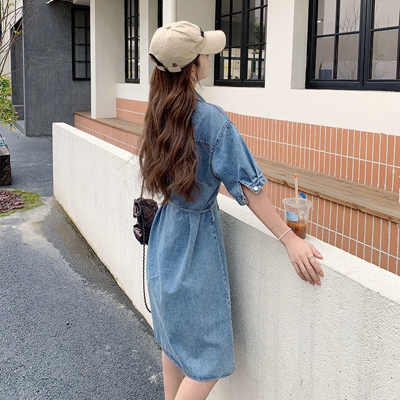 実際のブルーデニムワンピース女性夏2024新しい香港テイストレトロウエスト薄いハイエンド膝丈シャツスカート 実際のブルーデニムワンピース女性夏2024新しい香港テイストレトロウエスト薄いハイエンド膝丈シャツスカート