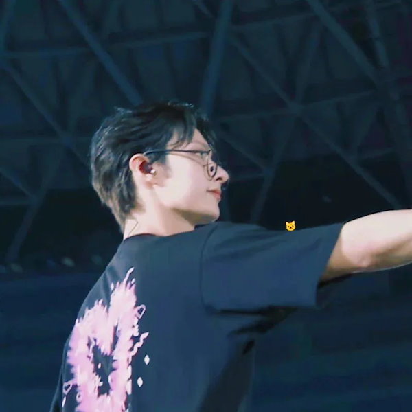 BTS、SEVENTEEN ユニバ限定　HYBE 半袖Tシャツ新品ペア BTS、SEVENTEEN ユニバ限定 HYBE 半袖Tシャツ新品ペア