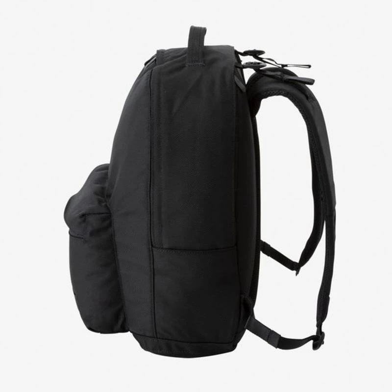 正規品 バッグ メトロスケープ デイパック NM82410 K/ブラック SR/スプルースグリーン 正規品 バッグ メトロスケープ デイパック NM82410 K/ブラック SR/スプルースグリーン