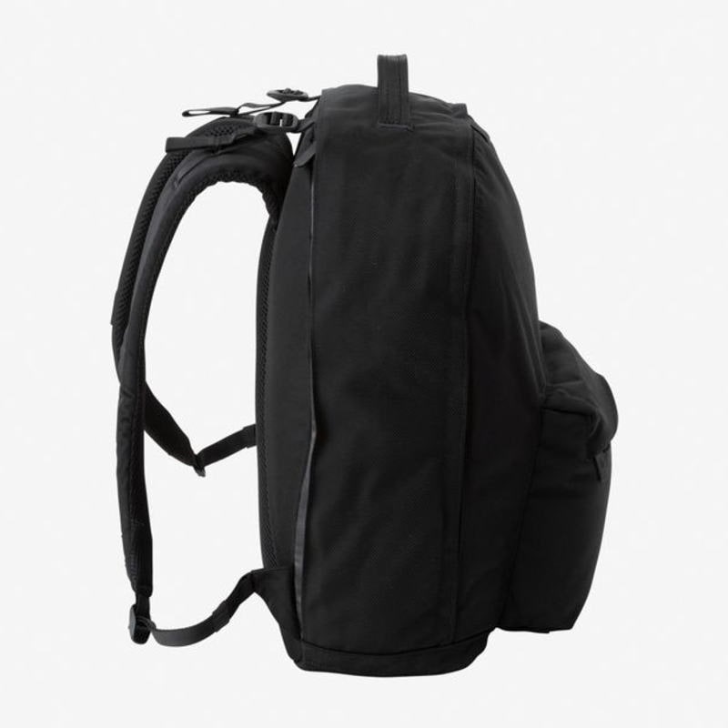 正規品 バッグ メトロスケープ デイパック NM82410 K/ブラック SR/スプルースグリーン 正規品 バッグ メトロスケープ デイパック NM82410 K/ブラック SR/スプルースグリーン