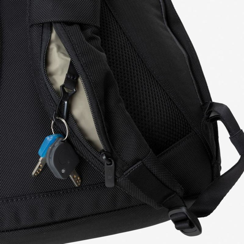 正規品 バッグ メトロスケープ デイパック NM82410 K/ブラック SR/スプルースグリーン 正規品 バッグ メトロスケープ デイパック NM82410 K/ブラック SR/スプルースグリーン