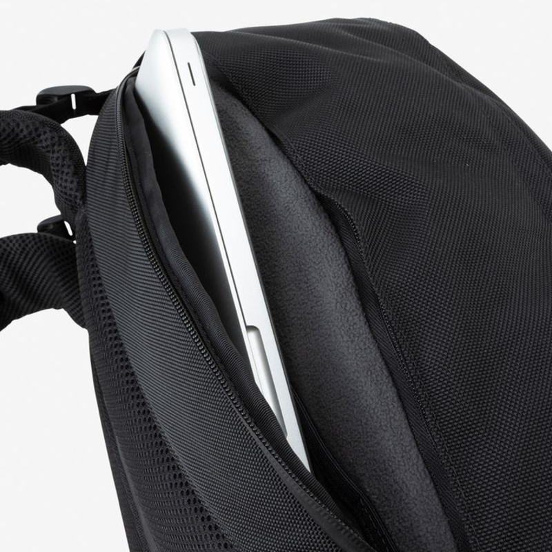 正規品 バッグ メトロスケープ デイパック NM82410 K/ブラック SR/スプルースグリーン 正規品 バッグ メトロスケープ デイパック NM82410 K/ブラック SR/スプルースグリーン