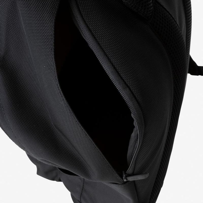 正規品 バッグ メトロスケープ デイパック NM82410 K/ブラック SR/スプルースグリーン 正規品 バッグ メトロスケープ デイパック NM82410 K/ブラック SR/スプルースグリーン