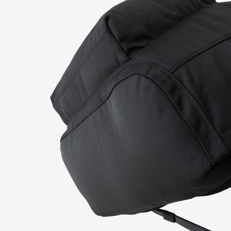 正規品 バッグ メトロスケープ デイパック NM82410 K/ブラック SR/スプルースグリーン 正規品 バッグ メトロスケープ デイパック NM82410 K/ブラック SR/スプルースグリーン