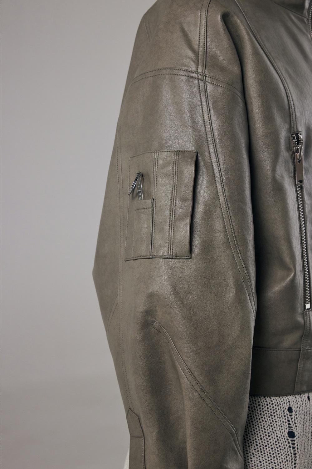 【TREEMINGBIRD】 BOLD ZIP HIGE-NECK LEATHER JACKET : ASH GRAY 【TREEMINGBIRD】 BOLD ZIP HIGE-NECK LEATHER JACKET : ASH GRAY