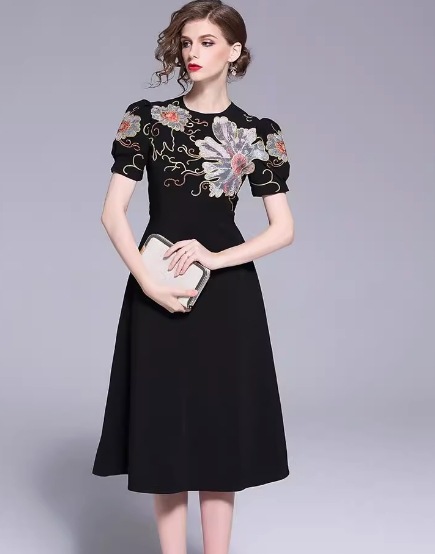 レディース ワンピース 膝下 半袖 ラウンドネック 襟なし Aライン フェミニン 刺繍 ハイウエスト 大人可愛い きれいめ シンプル 上品 おしゃれ こなれ感 ラフ ガーリー 個性的 クール モード系 レディース ワンピース 膝下 半袖 ラウンドネック 襟なし Aライン フェミニン 刺繍 ハイウエスト 大人可愛い きれいめ シンプル 上品 おしゃれ こなれ感 ラフ ガーリー 個性的 クール モード系