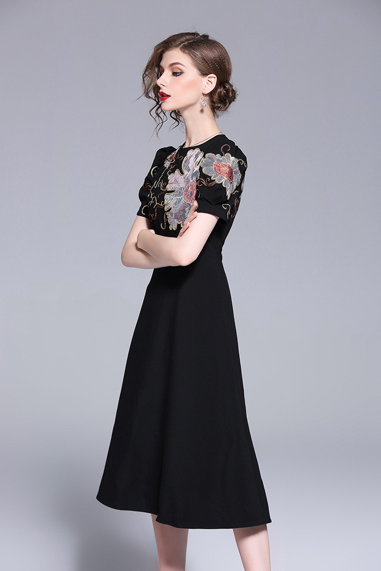 レディース ワンピース 膝下 半袖 ラウンドネック 襟なし Aライン フェミニン 刺繍 ハイウエスト 大人可愛い きれいめ シンプル 上品 おしゃれ こなれ感 ラフ ガーリー 個性的 クール モード系 レディース ワンピース 膝下 半袖 ラウンドネック 襟なし Aライン フェミニン 刺繍 ハイウエスト 大人可愛い きれいめ シンプル 上品 おしゃれ こなれ感 ラフ ガーリー 個性的 クール モード系