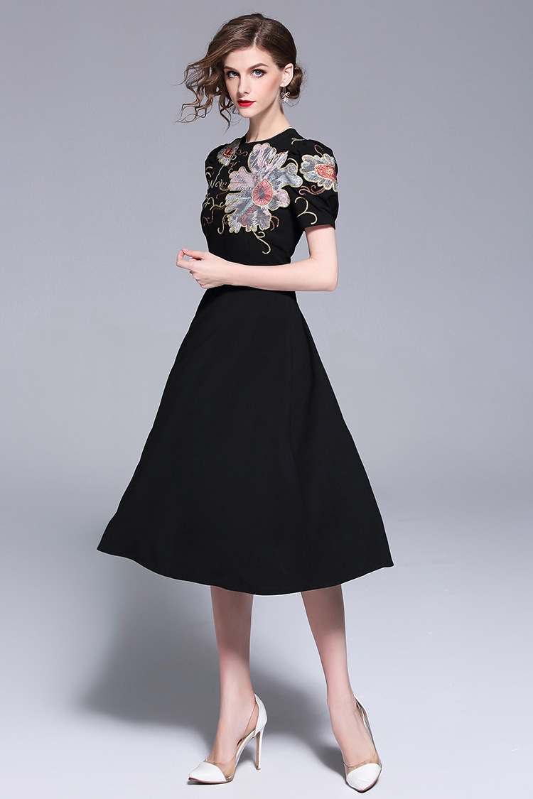 レディース ワンピース 膝下 半袖 ラウンドネック 襟なし Aライン フェミニン 刺繍 ハイウエスト 大人可愛い きれいめ シンプル 上品 おしゃれ こなれ感 ラフ ガーリー 個性的 クール モード系 レディース ワンピース 膝下 半袖 ラウンドネック 襟なし Aライン フェミニン 刺繍 ハイウエスト 大人可愛い きれいめ シンプル 上品 おしゃれ こなれ感 ラフ ガーリー 個性的 クール モード系