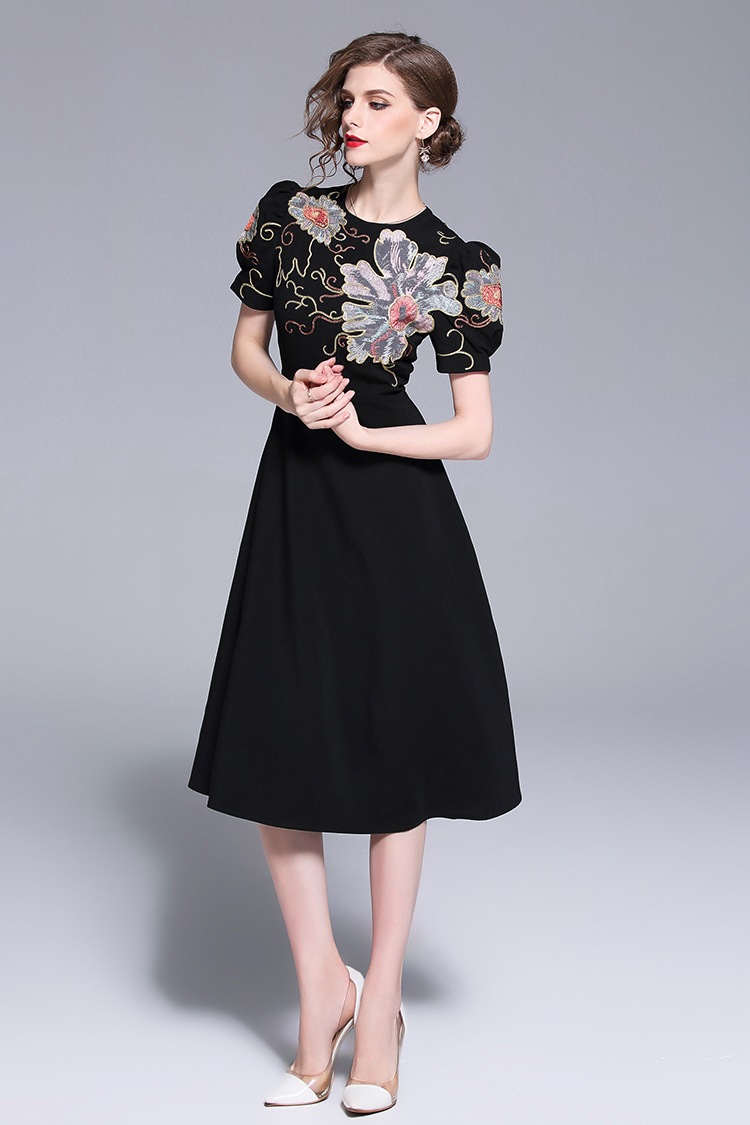 レディース ワンピース 膝下 半袖 ラウンドネック 襟なし Aライン フェミニン 刺繍 ハイウエスト 大人可愛い きれいめ シンプル 上品 おしゃれ こなれ感 ラフ ガーリー 個性的 クール モード系 レディース ワンピース 膝下 半袖 ラウンドネック 襟なし Aライン フェミニン 刺繍 ハイウエスト 大人可愛い きれいめ シンプル 上品 おしゃれ こなれ感 ラフ ガーリー 個性的 クール モード系