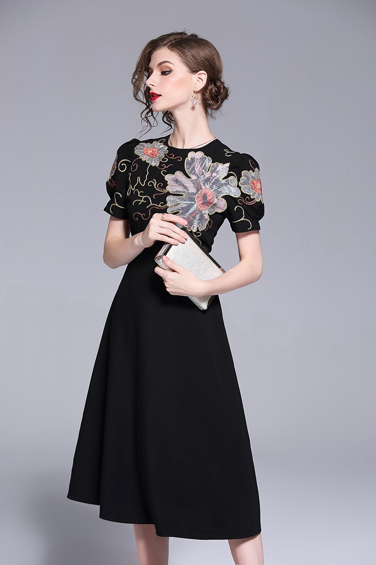 レディース ワンピース 膝下 半袖 ラウンドネック 襟なし Aライン フェミニン 刺繍 ハイウエスト 大人可愛い きれいめ シンプル 上品 おしゃれ こなれ感 ラフ ガーリー 個性的 クール モード系 レディース ワンピース 膝下 半袖 ラウンドネック 襟なし Aライン フェミニン 刺繍 ハイウエスト 大人可愛い きれいめ シンプル 上品 おしゃれ こなれ感 ラフ ガーリー 個性的 クール モード系