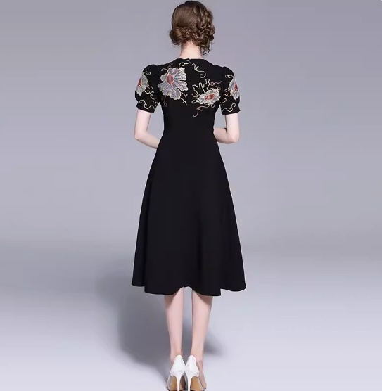 レディース ワンピース 膝下 半袖 ラウンドネック 襟なし Aライン フェミニン 刺繍 ハイウエスト 大人可愛い きれいめ シンプル 上品 おしゃれ こなれ感 ラフ ガーリー 個性的 クール モード系 レディース ワンピース 膝下 半袖 ラウンドネック 襟なし Aライン フェミニン 刺繍 ハイウエスト 大人可愛い きれいめ シンプル 上品 おしゃれ こなれ感 ラフ ガーリー 個性的 クール モード系