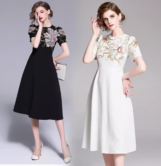 レディース ワンピース 膝下 半袖 ラウンドネック 襟なし Aライン フェミニン 刺繍 ハイウエスト 大人可愛い きれいめ シンプル 上品 おしゃれ こなれ感 ラフ ガーリー 個性的 クール モード系 レディース ワンピース 膝下 半袖 ラウンドネック 襟なし Aライン フェミニン 刺繍 ハイウエスト 大人可愛い きれいめ シンプル 上品 おしゃれ こなれ感 ラフ ガーリー 個性的 クール モード系