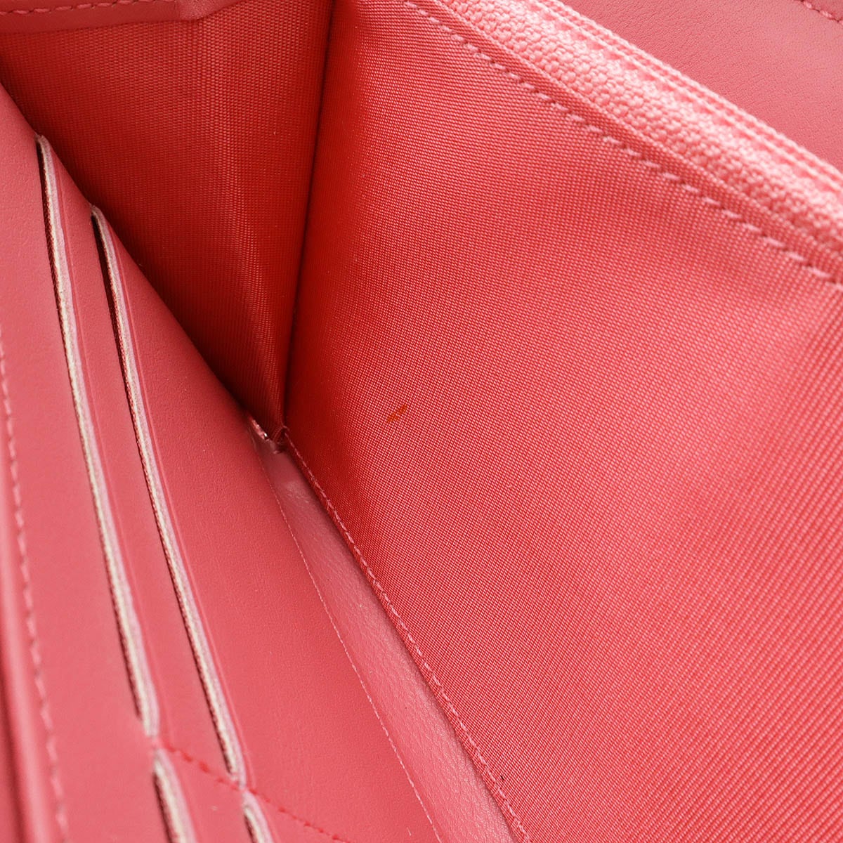 シンプリーCC ココマーク ラウンドファスナー 長財布 レザー エナメル ピンク シルバー金具 A8021 シンプリーCC ココマーク ラウンドファスナー 長財布 レザー エナメル ピンク シルバー金具 A8021