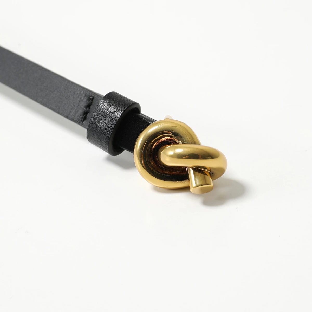 BOTTEGA VENETA ボッテガヴェネタ ベルト 743753 VALKO レディース ノット ナローベルト レザー メタルバックル 1019 【mega】 BOTTEGA VENETA ボッテガヴェネタ ベルト 743753 VALKO レディース ノット ナローベルト レザー メタルバックル 1019 【mega】