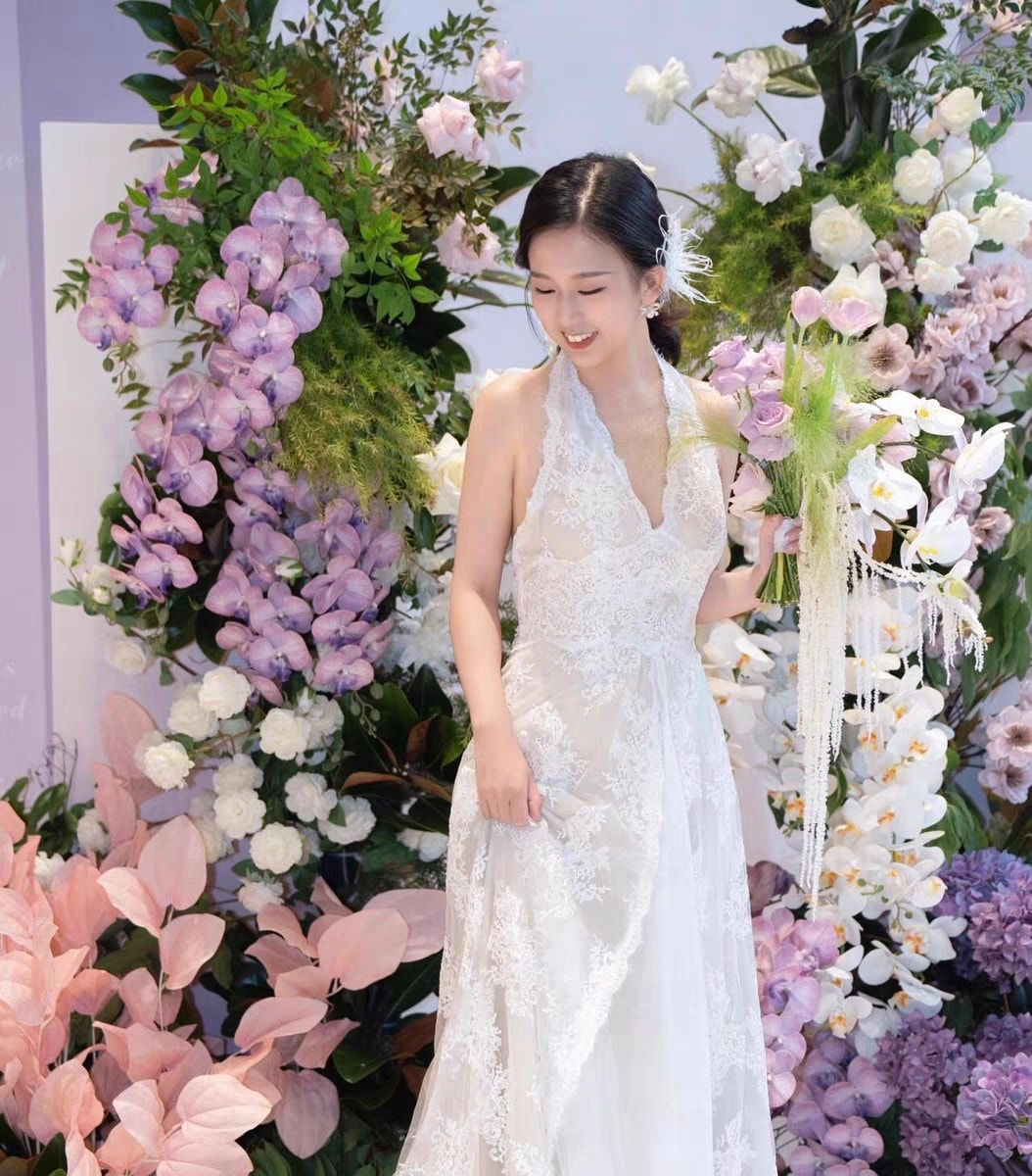 ウェディングドレス 花嫁 結婚式 ドレス 首レースのVネック花嫁テール引きのウェディングドレス Aラインドレス 挙式 二次会 ブライダル 結婚式 レディース ロングドレス白 レース 編み上げ式