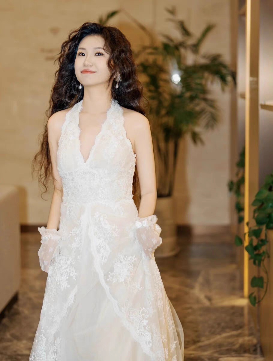 ウェディングドレス 花嫁 結婚式 ドレス 首レースのVネック花嫁テール引きのウェディングドレス Aラインドレス 挙式 二次会 ブライダル 結婚式 レディース ロングドレス白 レース 編み上げ式
